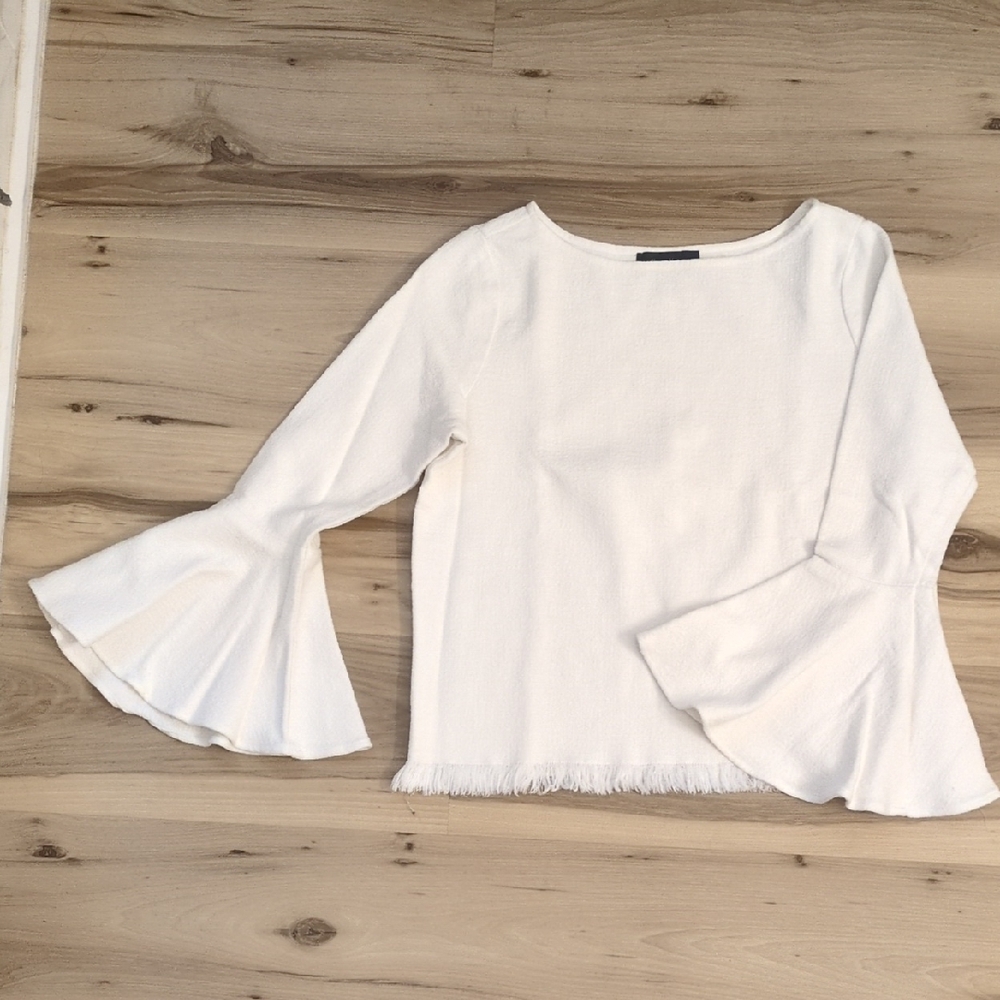 EUC Karen Kane Bell Sleeve Top Size Medium.
